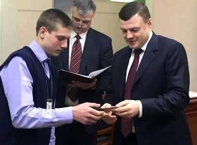 Губернатор Александр Никитин вручил золотые знаки ГТО школьникам Тамбовщины